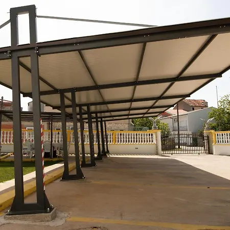 Appartamento With Parking Space Pirovac, Sibenik - 25939 *
