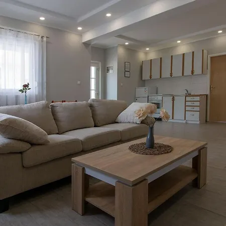 Appartement With Parking Space Pirovac, Sibenik - 25939 Pirovac