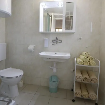 Appartement With Parking Space Pirovac, Sibenik - 25939 Pirovac